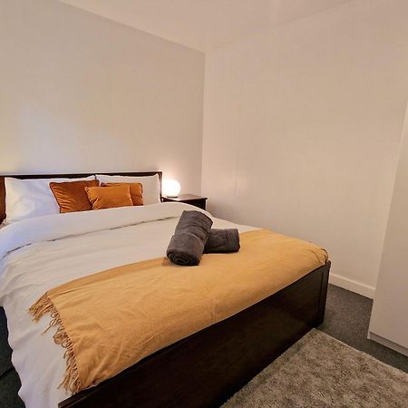 Millmead Apartment In Central Guildford With Parking Buitenkant foto