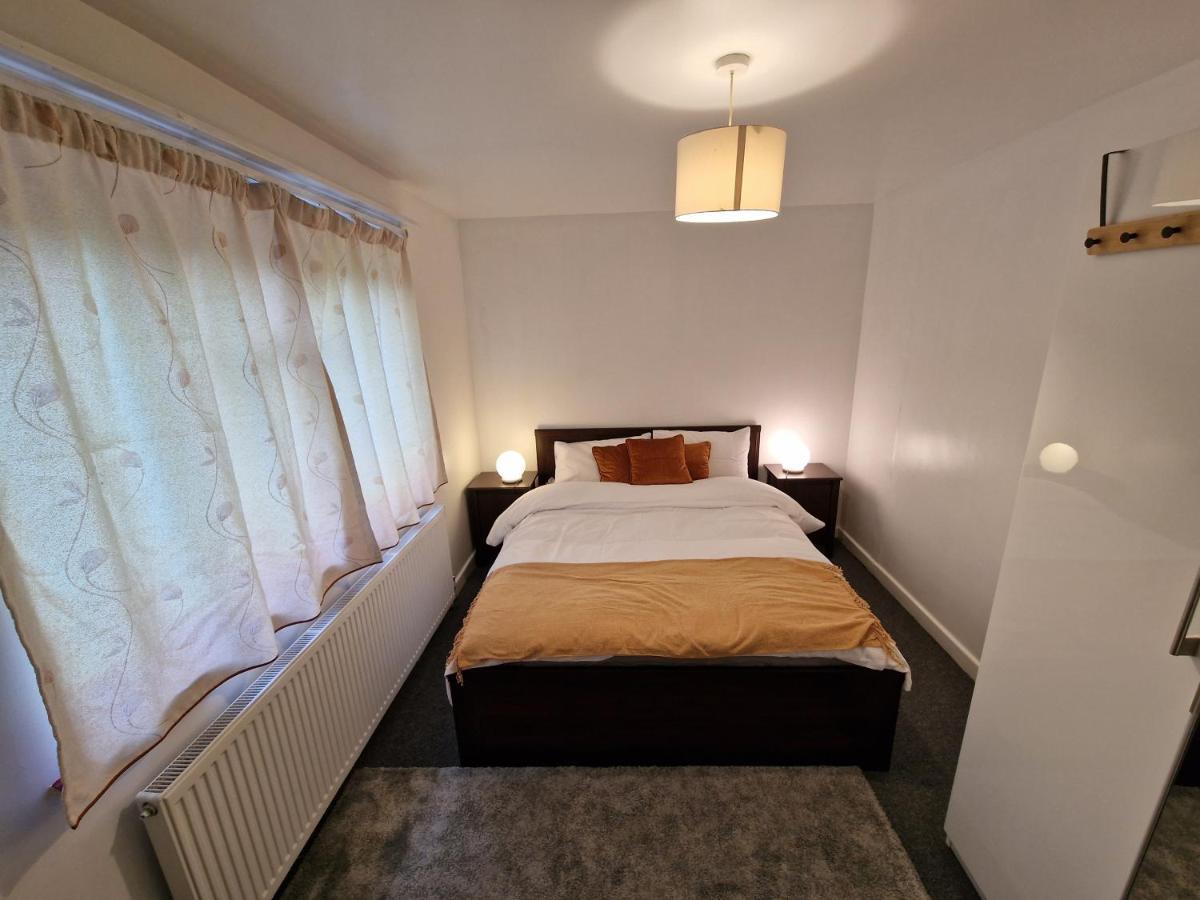 Millmead Apartment In Central Guildford With Parking Buitenkant foto