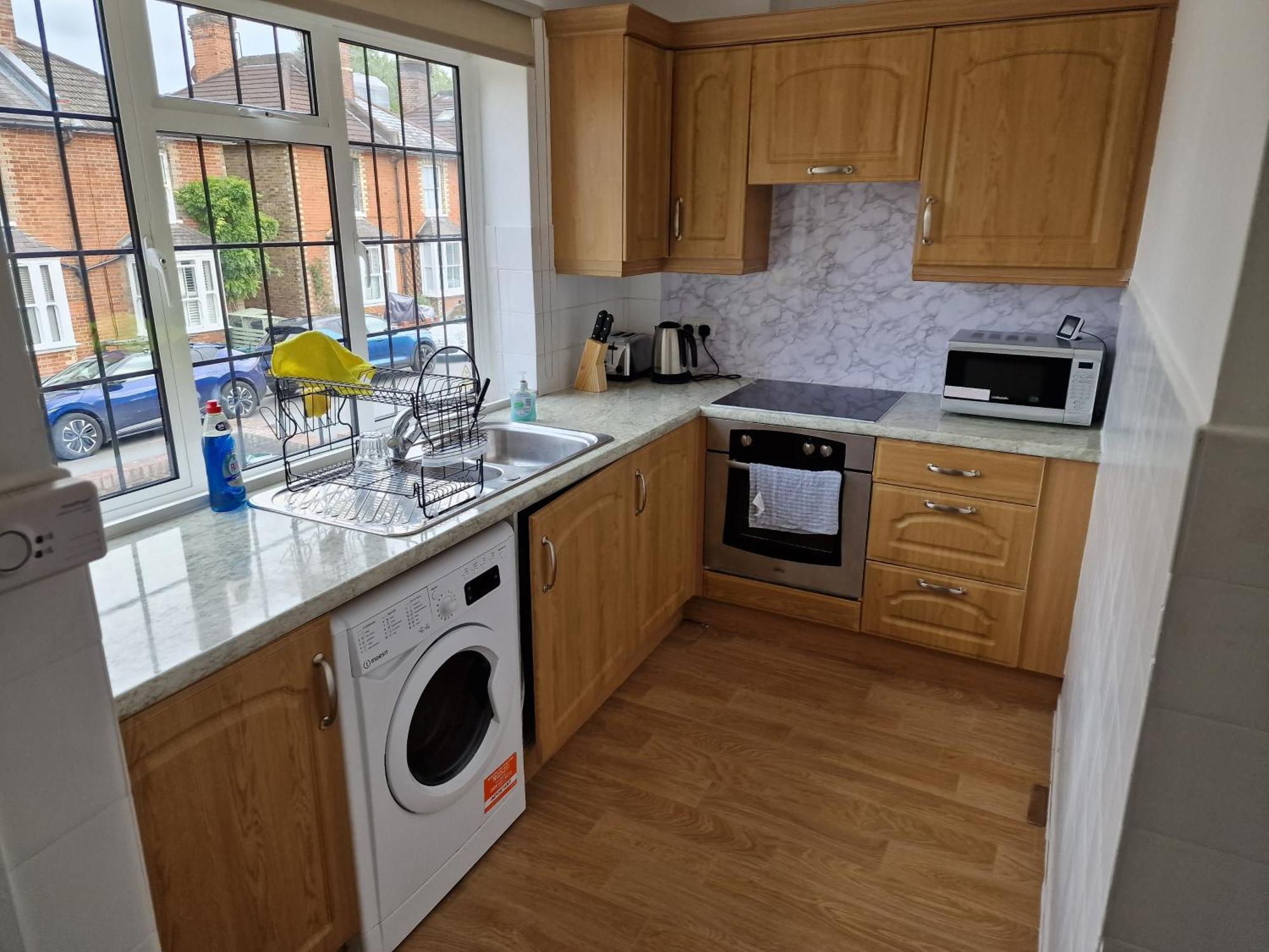 Millmead Apartment In Central Guildford With Parking Buitenkant foto